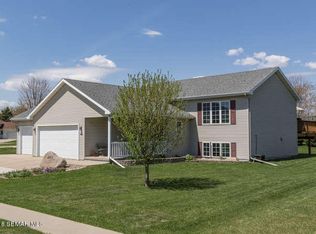 403 9th St SE, Stewartville, MN 55976