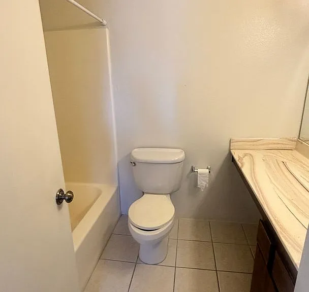 700 W University Dr — Photo 14