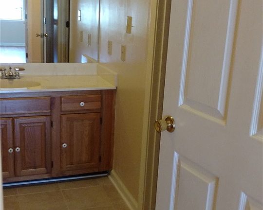 3rd image of 1005 Southwood Dr APT 3