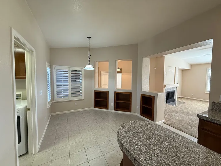 4024 Eastport Dr — Photo 11