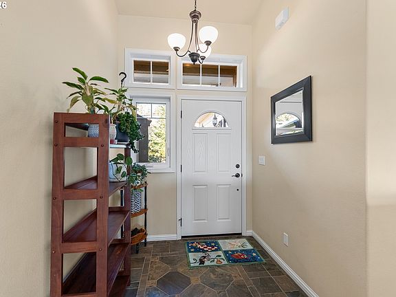 5th image of 1556 NE Kennedy Loop Dr