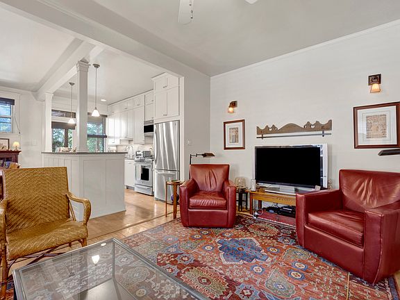 2nd image of 1318 W Granville Ave #3W