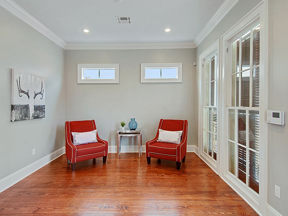 3rd image of 3600 Saratoga St