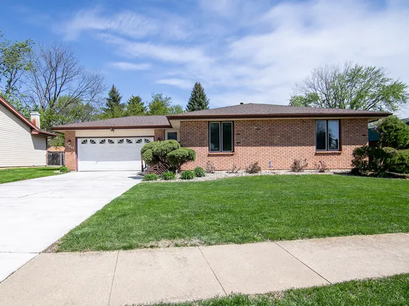 860 Pheasant Dr, Bradley, IL 60915