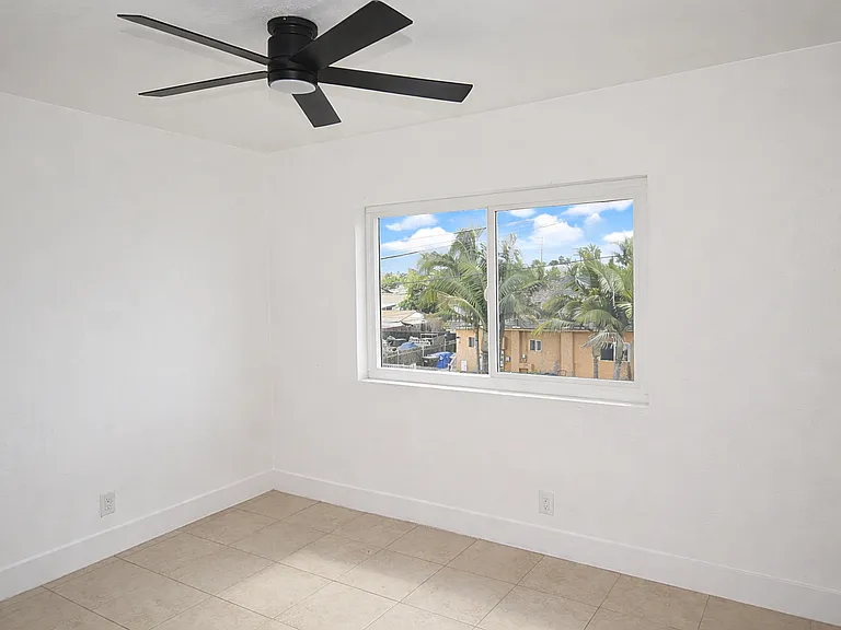 2096 Franklin Ave #A — Photo 18