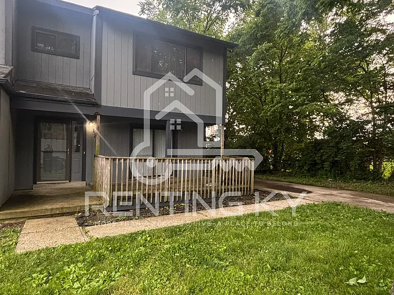 120-122 Nave Pl — Photo 1