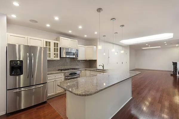 Rented by Compass | media 3