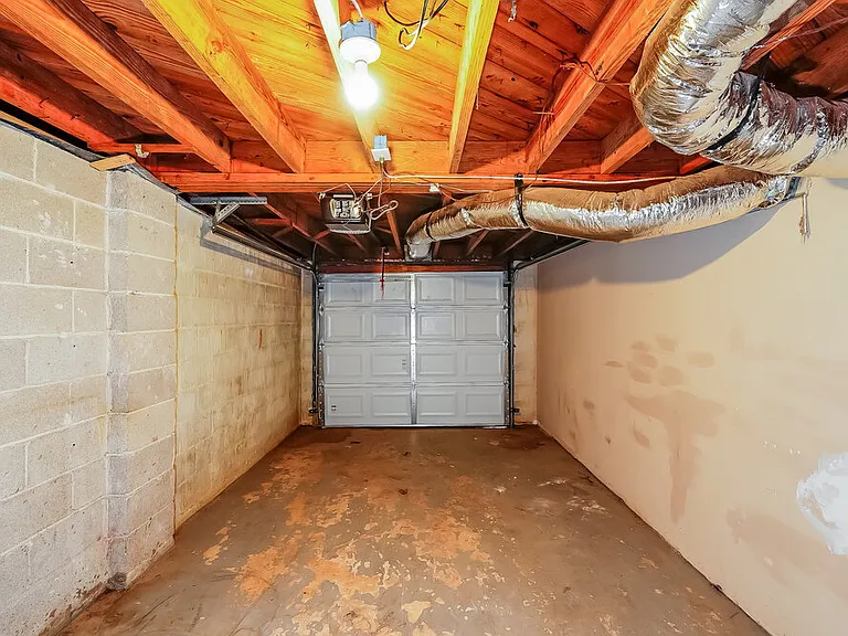 748 Barclay Ln — Photo 21