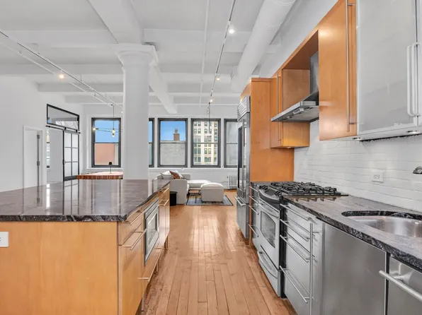 7 East 20th Street image 3 of 13