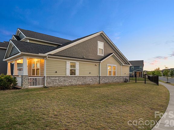 4th image of 1755 Woodend Dr