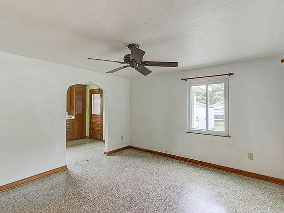 4th image of 3729 Iroquois Ave