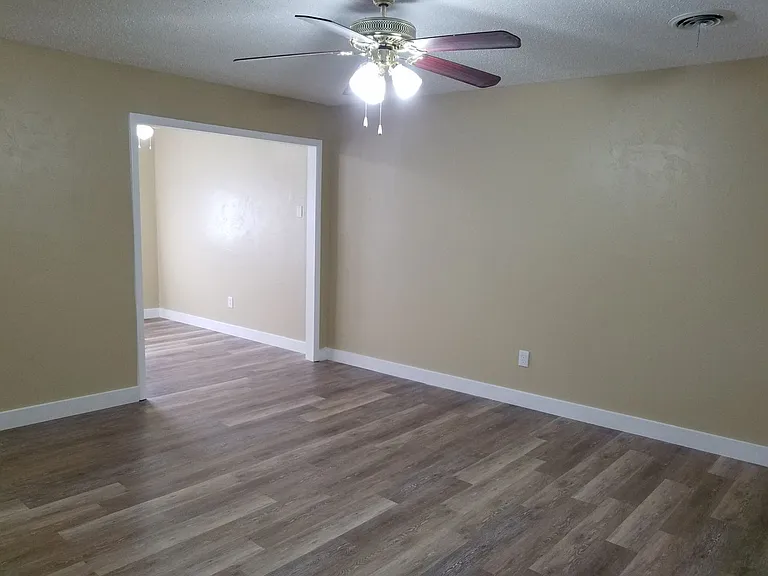 301 N University Dr #9 — Photo 15