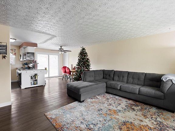 4th image of 933 Tivoli Ln