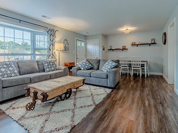 4th image of 169 Holmes Cir