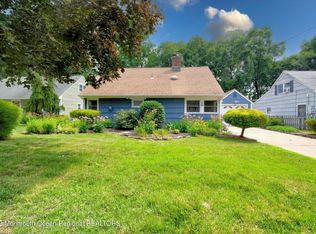 19 E Roosevelt Cir, Red Bank, NJ 07701