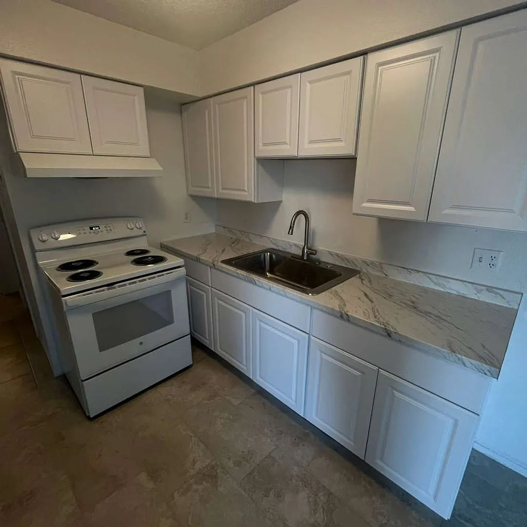** 2/1 Apartment Ready For A Long-Term Tenant ** Fort Myers ** Pet Friendly ** — Photo 1
