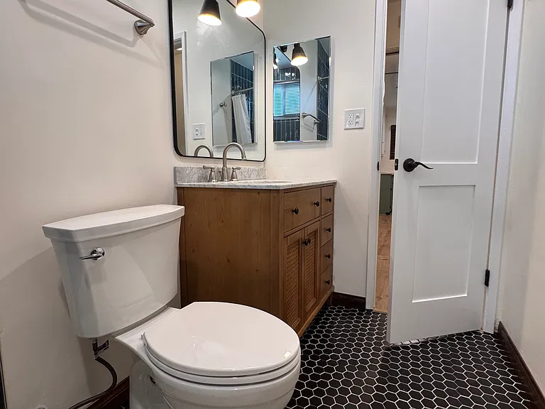 Gorgeous bathroom!