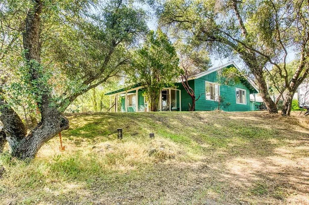 40811 Road 425a photo 1