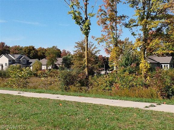 4th image of 7592 Whistlewood Dr SW