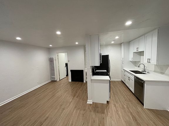 5th image of 735 W Milford St