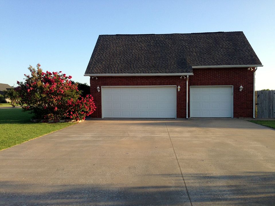 3 Car Garage
