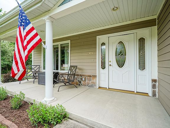 3rd image of 2901 Chinagrove Dr