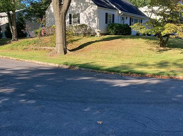 77 Elmwood Dr, Livingston, NJ 07039