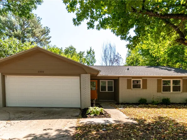 2332 S Clover Dr, Fayetteville, AR 72701