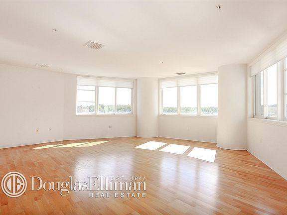 4th image of 100 Harbor View Dr APT 403