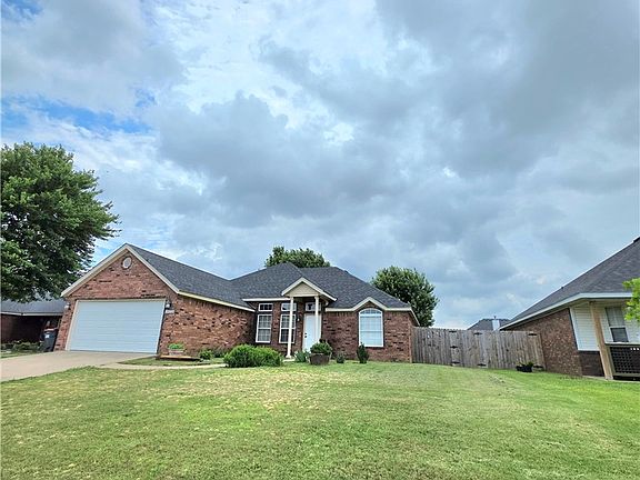 4th image of 2573 Persimmon St