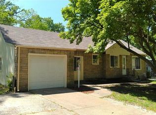 1301 NE 50th St, Kansas City, MO 64118