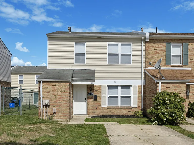 Gateway Airport Townhomes — Photo 9