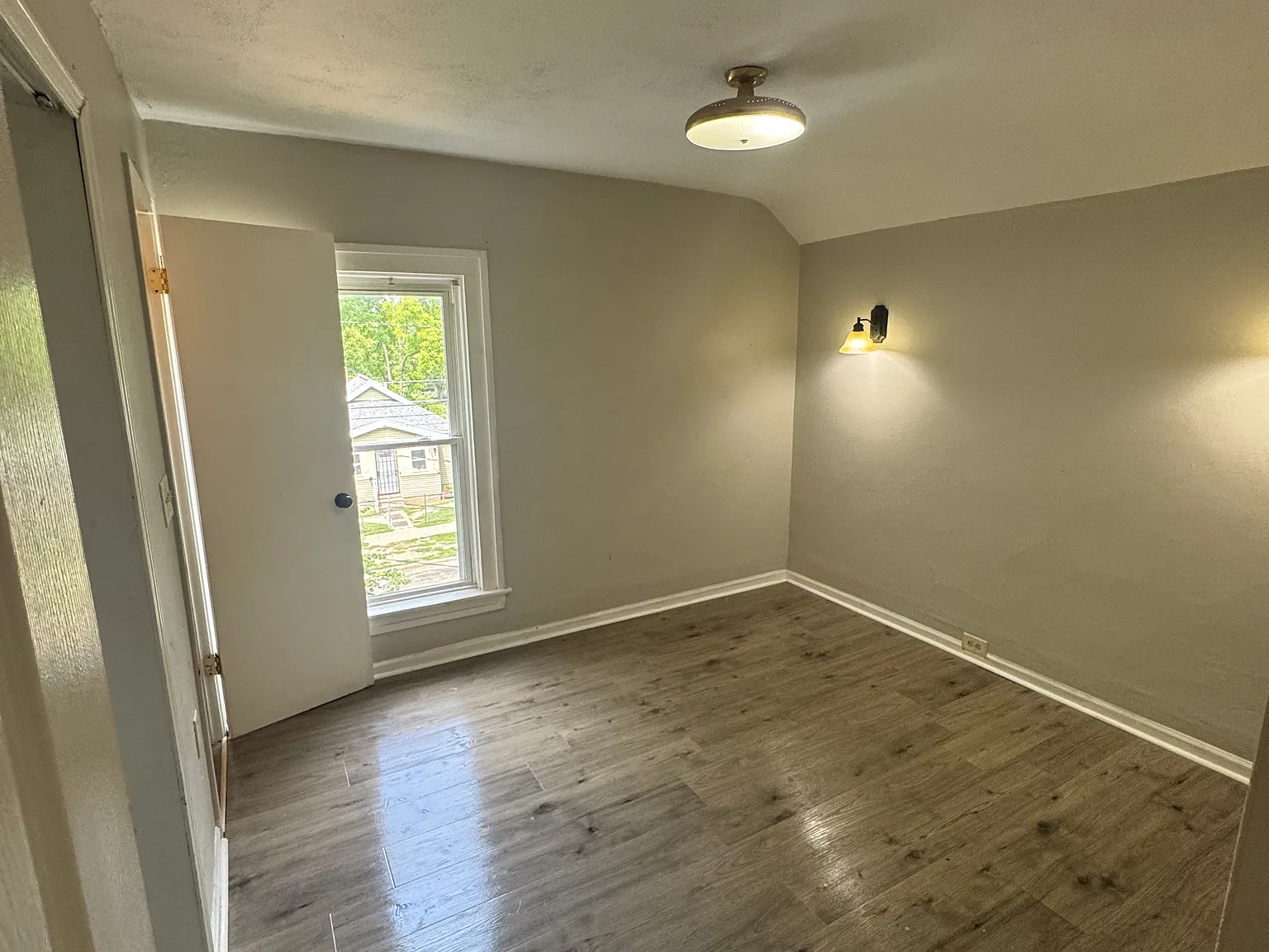2 bed, 1.5 bath, 1143 sqft, $1,350 — Photo 4