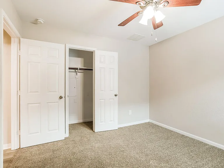 21519 Kings Bend Dr — Photo 12