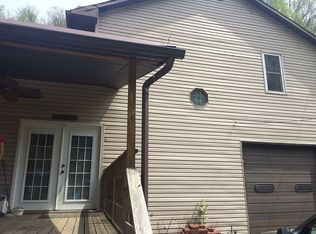12 Riggs St, Montgomery, WV 25136