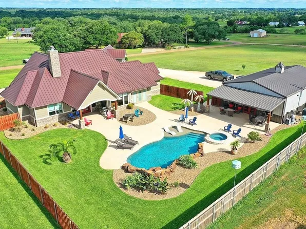 262 County Road 2, Hallettsville, TX 77964