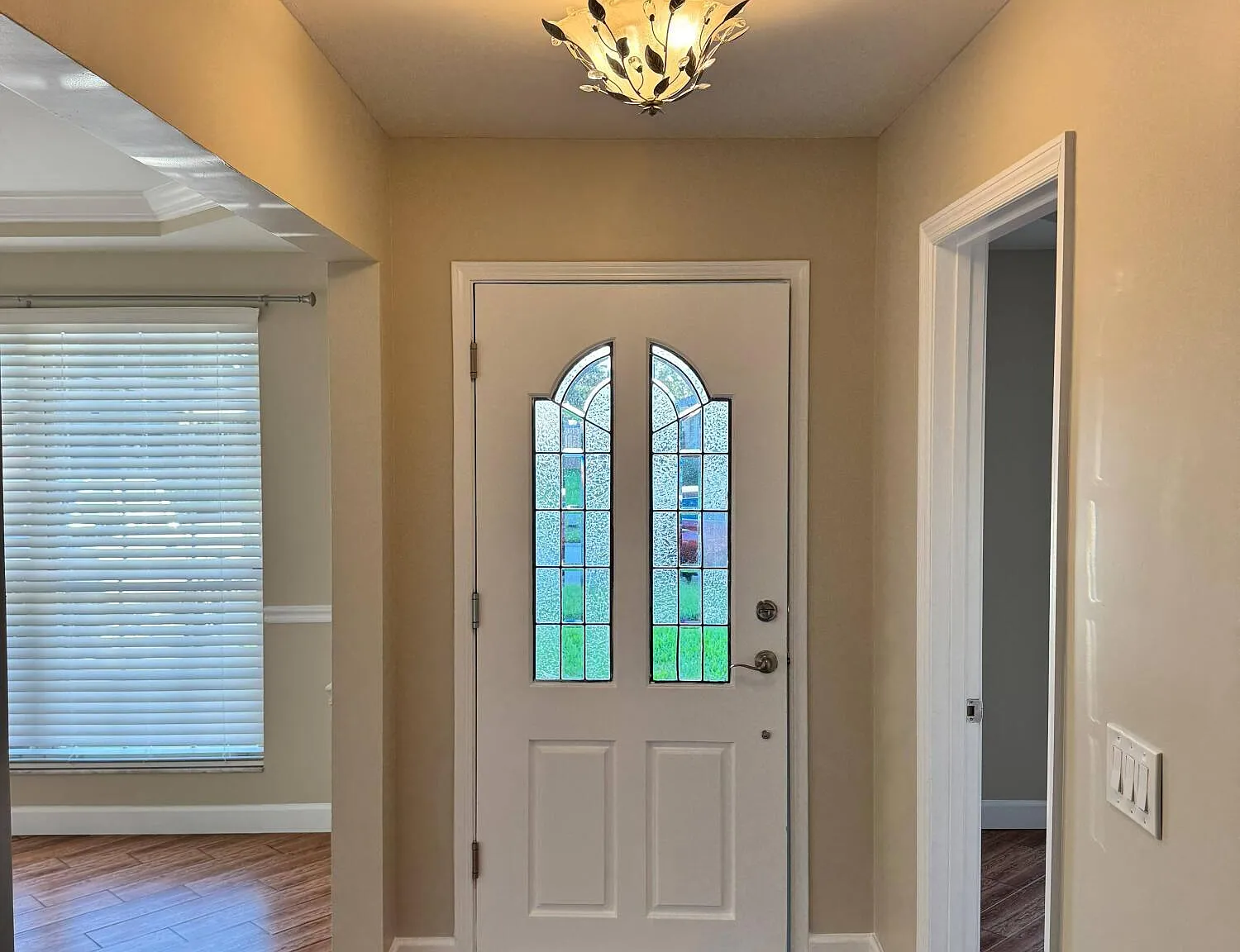 4 bed, 2.0 bath, 1642 sqft, $2,600 — Photo 2