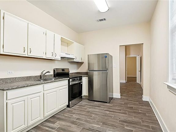 5th image of 1700 Short St