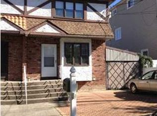 11 Row Pl, Staten Island, NY 10312