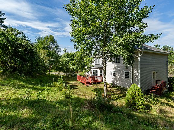 5th image of 26 White Oak Dr