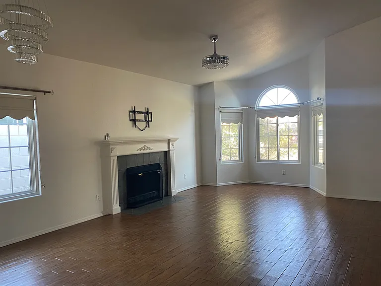 5028 W Hurston Dr — Photo 3
