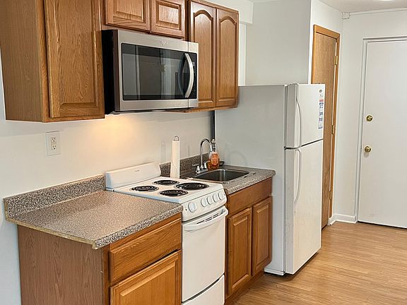 4th image of 312 Green St #8