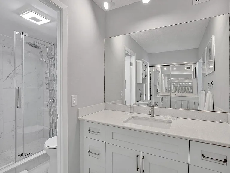 401 Golden Isles Dr #705 — Photo 34
