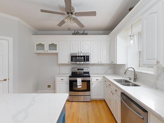 3rd image of 123 Kellers Pond Ln