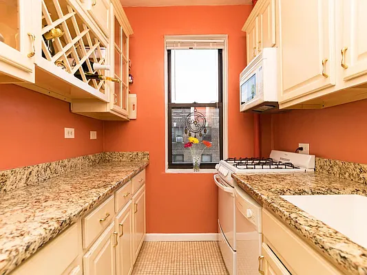 Sold by Re/Max In The City | media 8