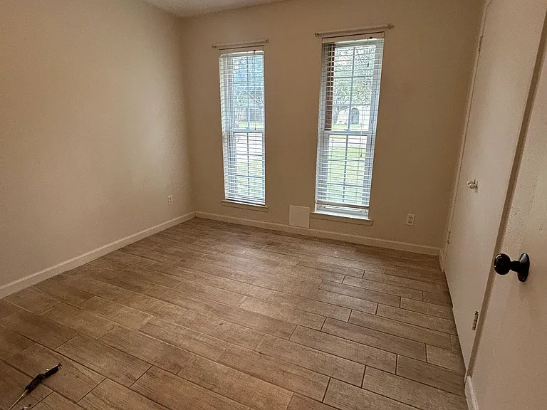 430 Parkview Dr — Photo 7