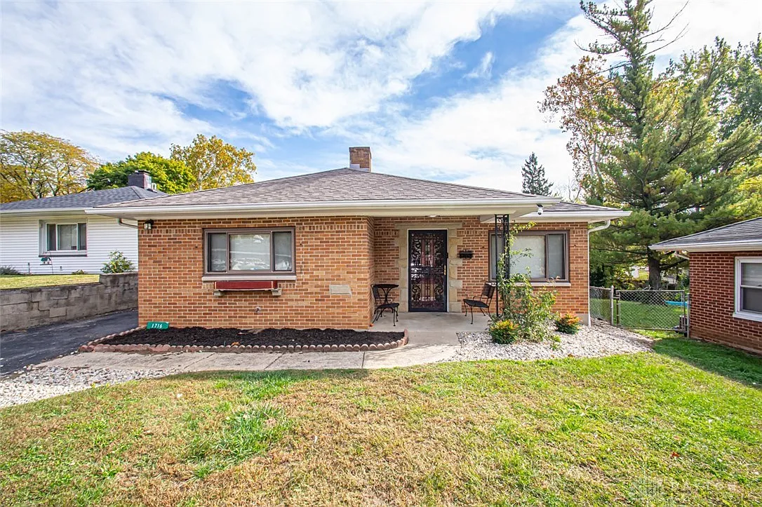 1716 Parkhill Dr photo 1