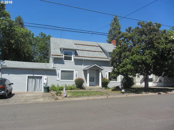 3038 W Sherwood Ave, Roseburg, OR 97471