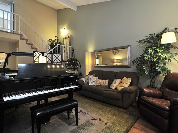 5th image of 419 Colony Cove Dr