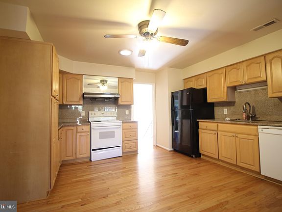 3rd image of 7504 Box Elder Ct